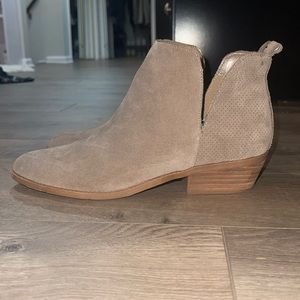 NEVER WORN Steve Madden ankle booties